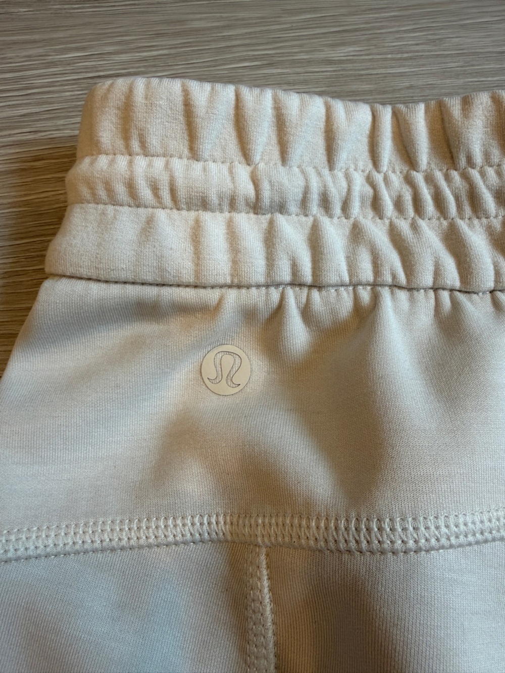 Lululemon Women’s Ivory Softstreme High-Rise 4” Short - 0 - Picture 3 of 7
